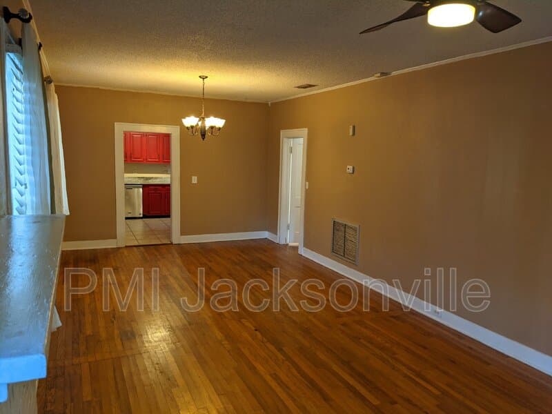Jacksonville House: 1211 Hollywood Ave