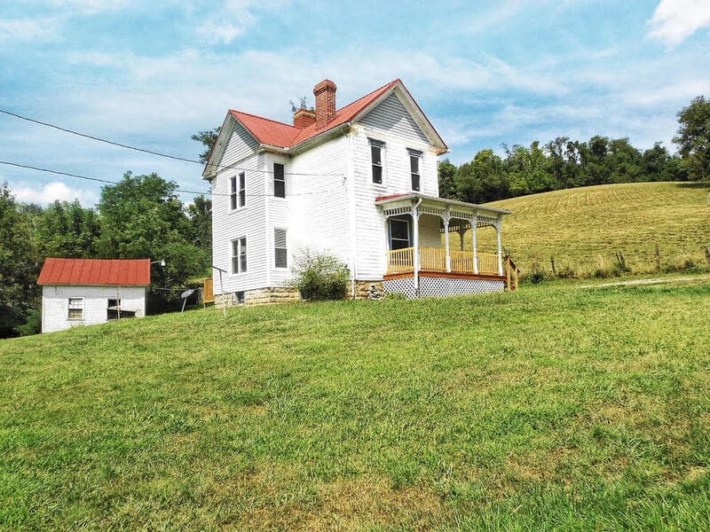 Scenery Hill House: 121 Brady Road
