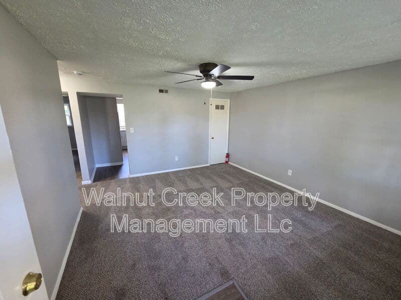 Elyria Condo: 41547 Elmwood St