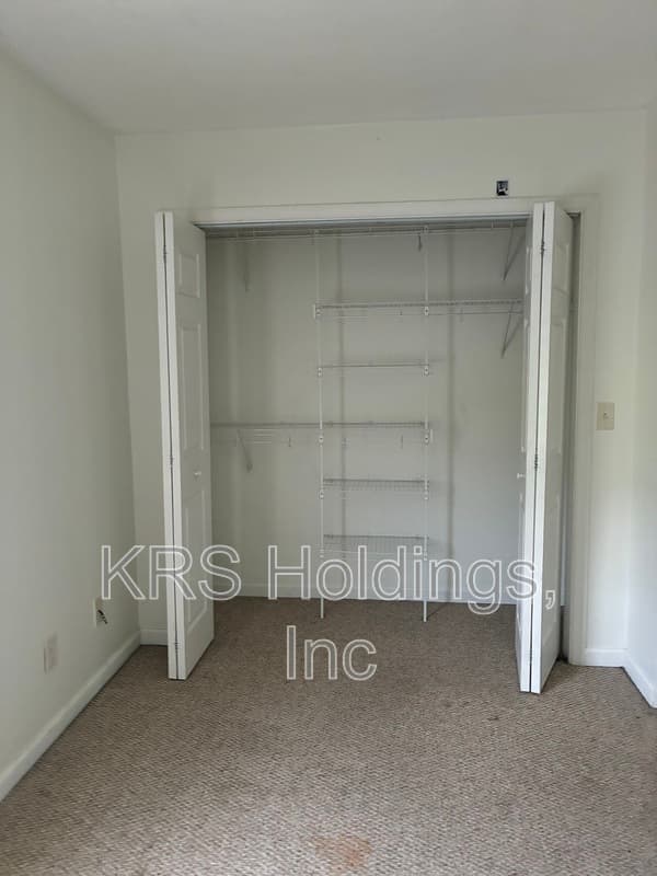 Broadway Townhome: 185 Alger Lane
