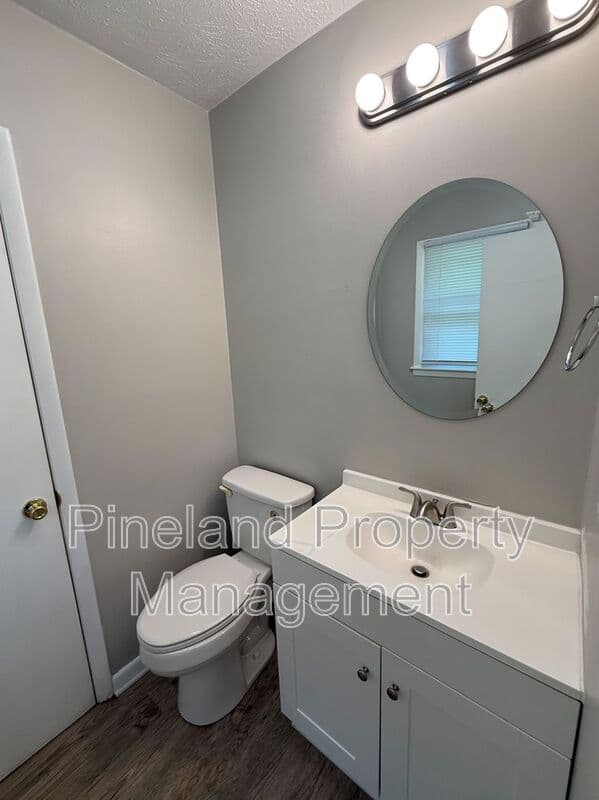 Fayetteville House: 2233 Delta Dr