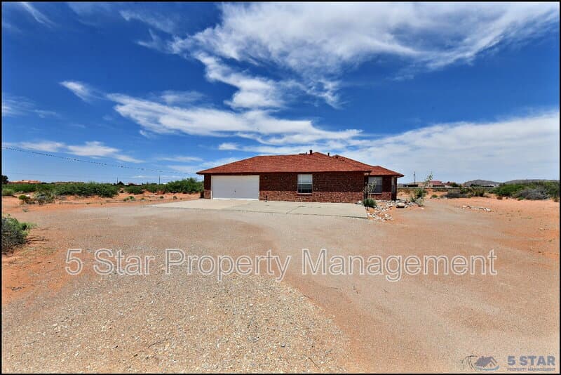 El Paso House: 14101 Koshare Ct