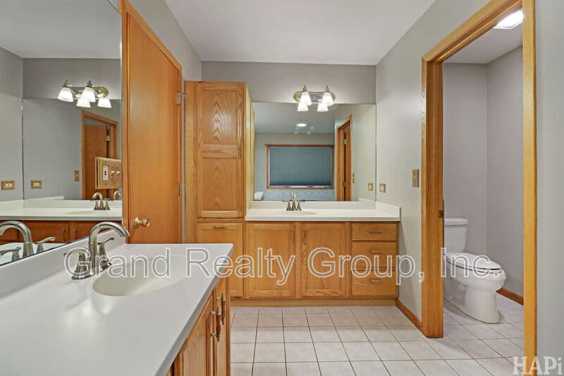 Lake Villa House: 128 Juniper Court