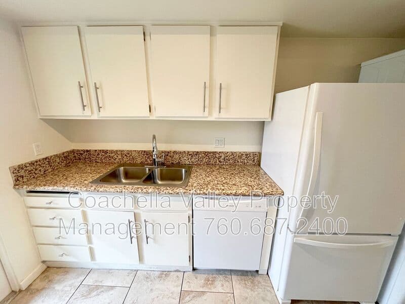 Palm Springs Condo: 400 N Sunrise Way
