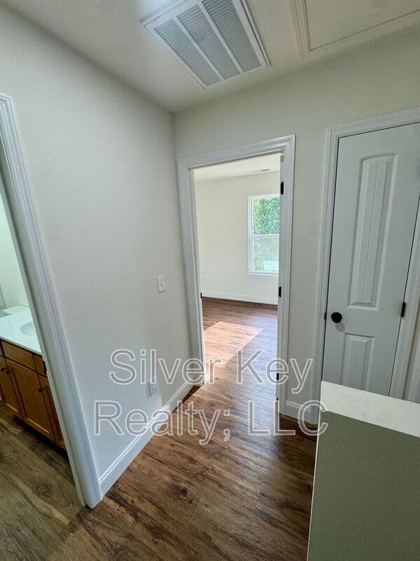 Athens Townhome: 318 Million Street