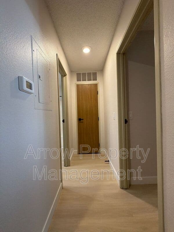 Lincoln Condo: 515 West Saunders Avenue
