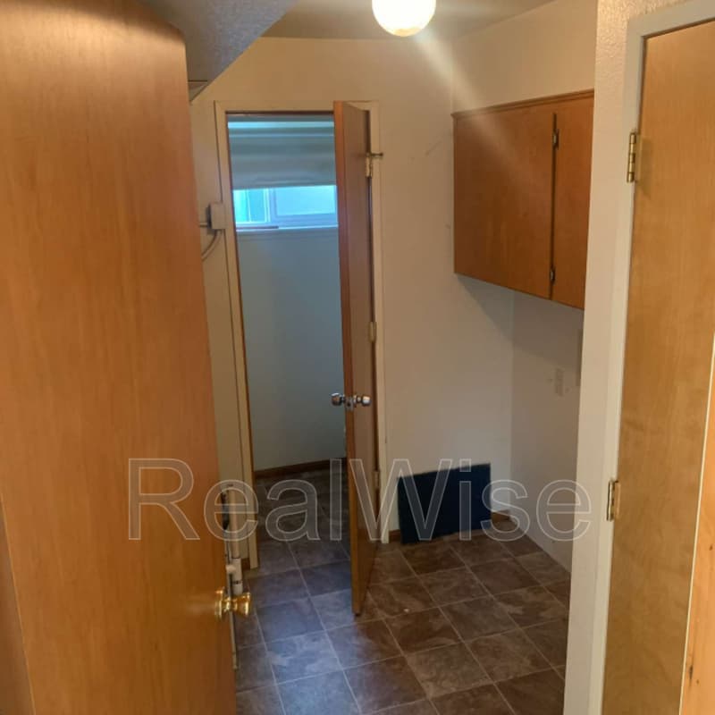Grants Pass Townhome: 2170 NW N Hill Dr