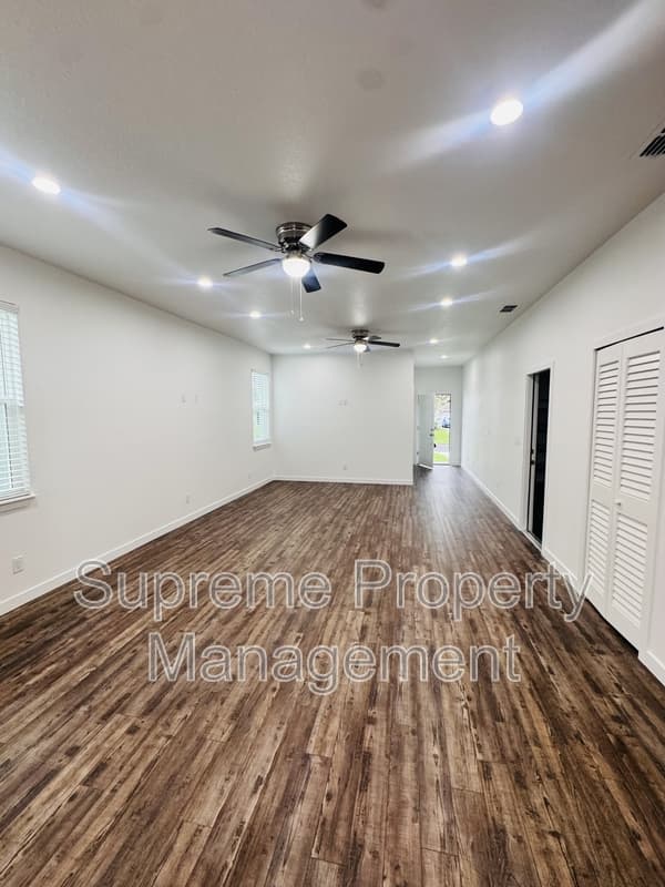 New Port Richey House: 6065 Vermont Avenue