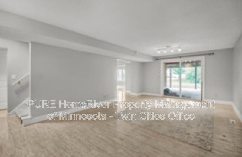 Edina House: 7420 Hyde Park Cir