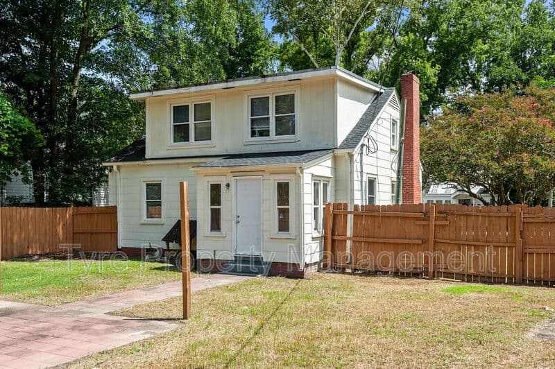 Greenville House: 201 N Summit Street