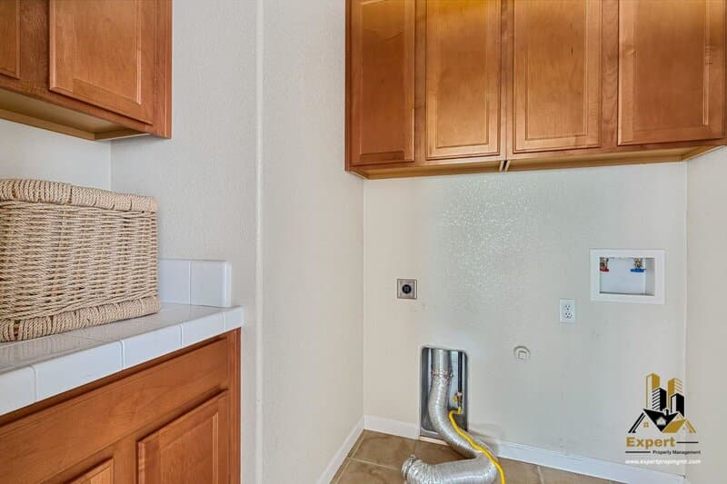 Lincoln House: 1836 Portello Way
