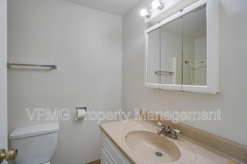 Vancouver Condo: 605 SE 121st Ave