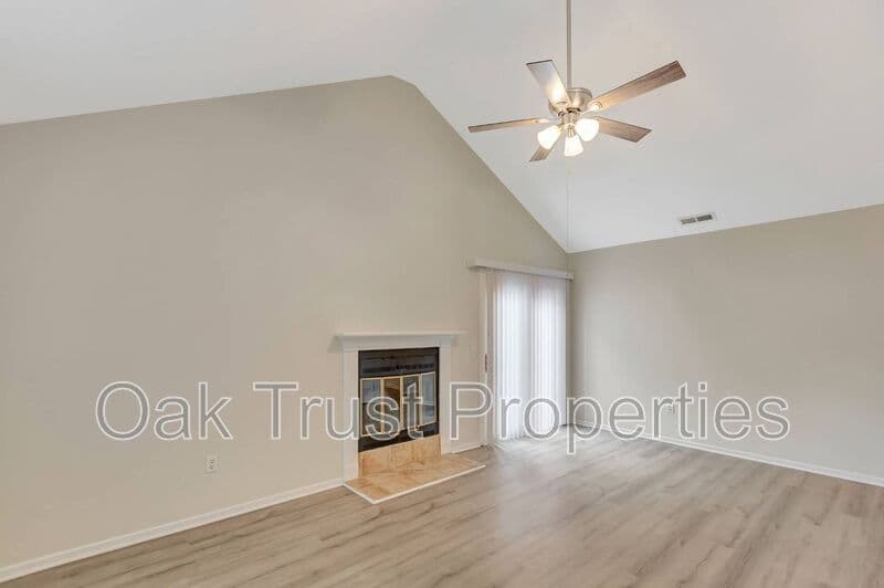 Charleston House: 1755 River Front Drive