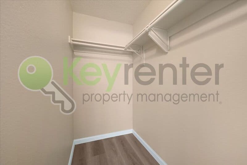 Sacramento House: 1071 Santiago Ave