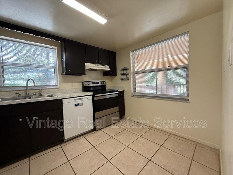 St. Petersburg Apartment: 3301 58th Ave S