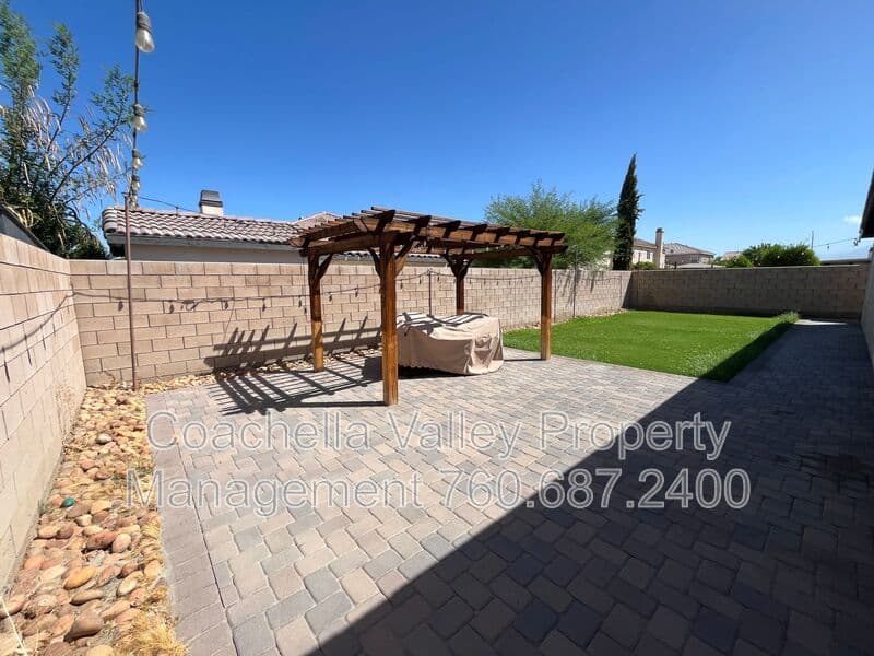 Coachella House: 49126 Pluma Roja Place