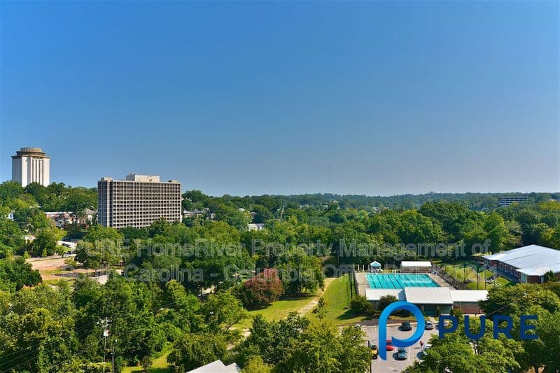 Columbia House: 1600 Park Cir