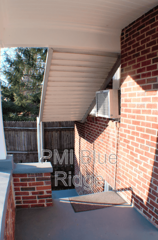 Hendersonville House: 113 Ashwood Rd