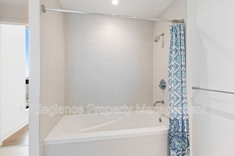 Mclean House: 1650 Silver Hill Dr
