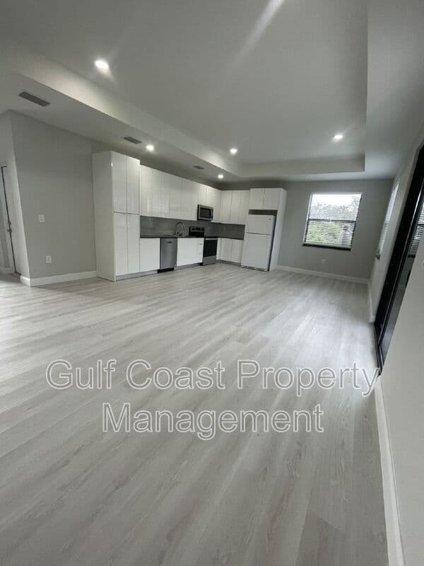 Lehigh Acres House: 662 Windermere Drive