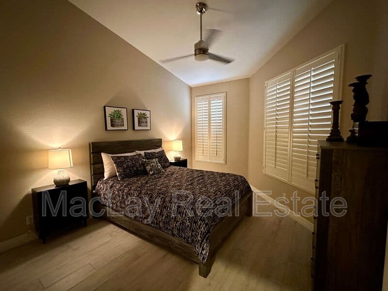 Sun Lakes House: 23724 S Pleasant Way