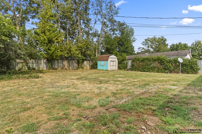 Nicholasville House: 214 Laurel Lane