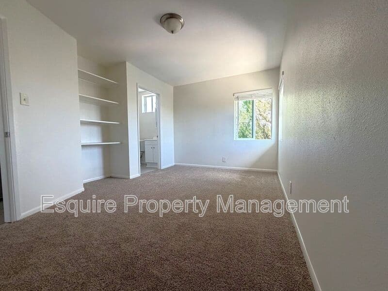 OXNARD Condo: 327 W. HILL ST.