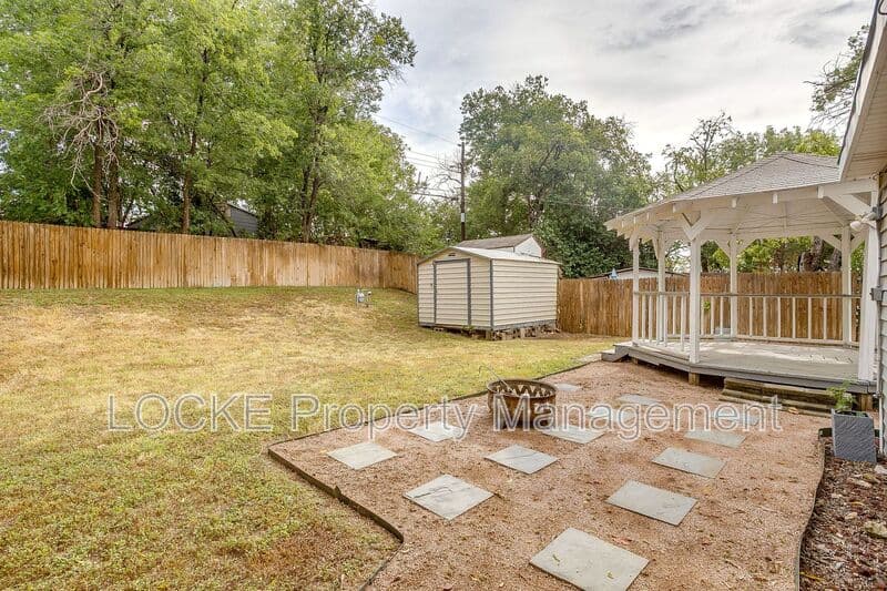 Fort Worth House: 3808 Bryce Ave