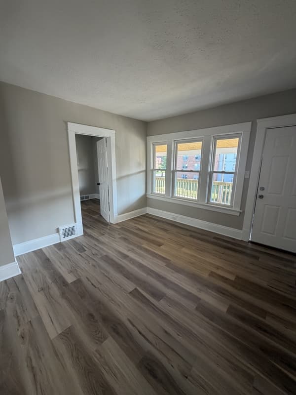 Cleveland Condo: 911 Royal Road - Upstairs