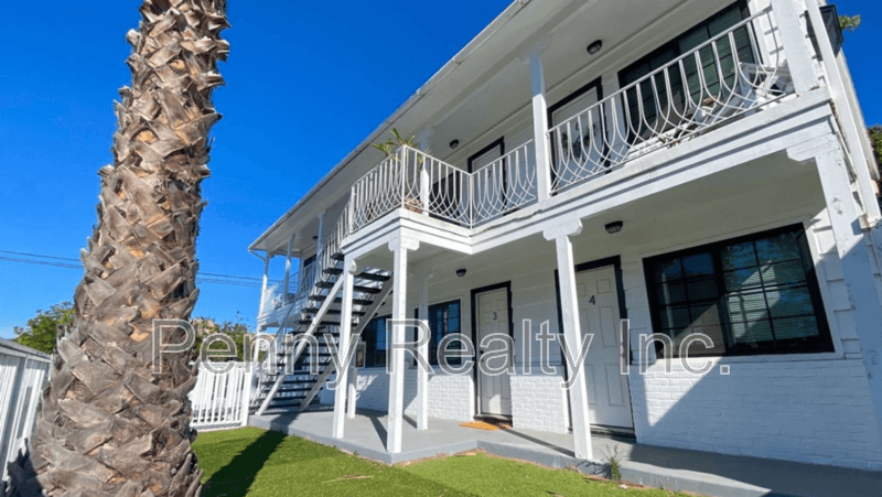 San Diego House: 3989 Haines St