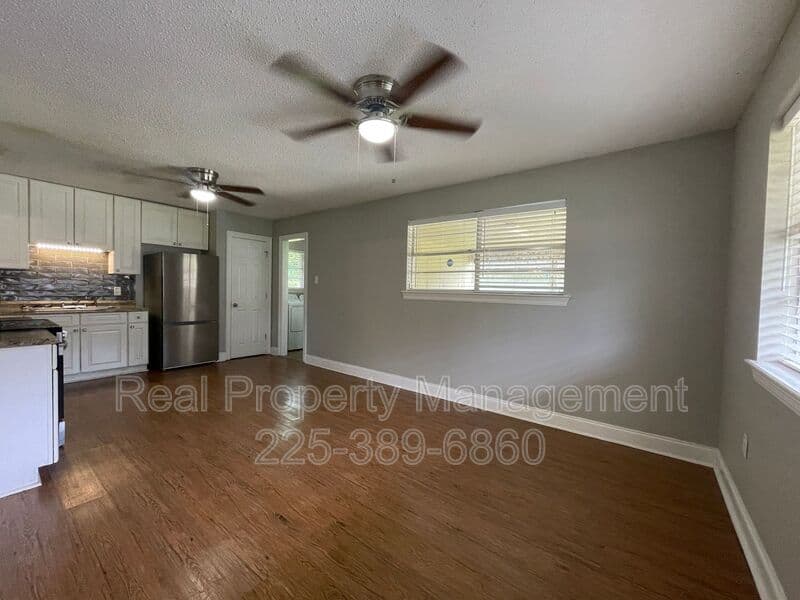 Baton Rouge House: 275 W Chalfont Dr.