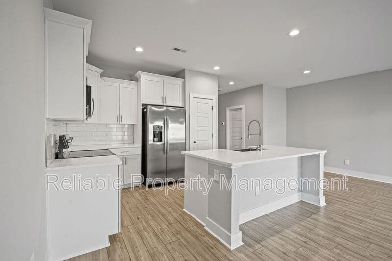 Clayton House: 22 S Laird Dr