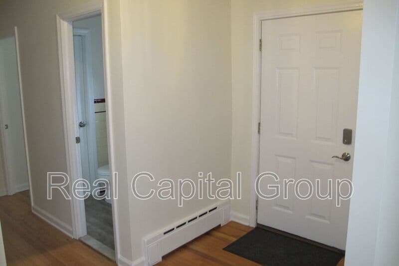 Niskayuna House: 2204 Dean St