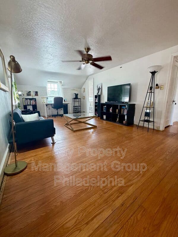 Philadelphia House: 6522 N American St