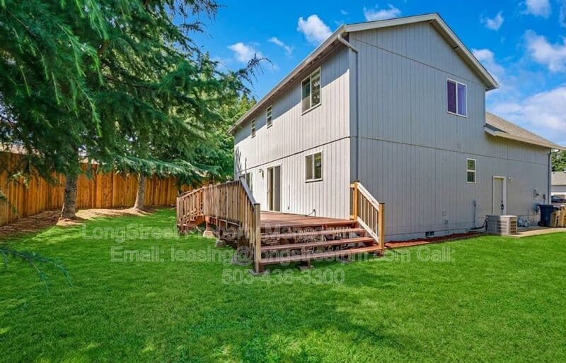 Adair Village House: 332 NE Carmen Pl