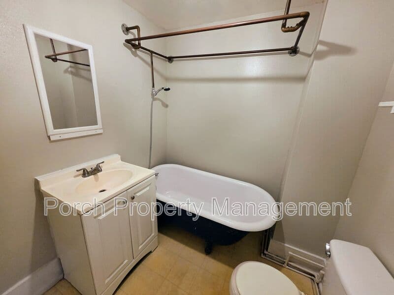 Pensacola Condo: 320 N Barcelona St