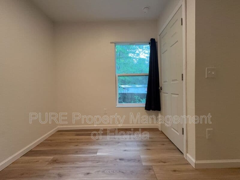 Williston House: 11330 NE 66th Lane