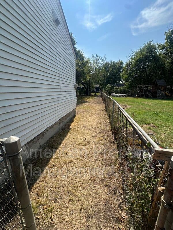 Tulsa House: 7524 E Newton Pl