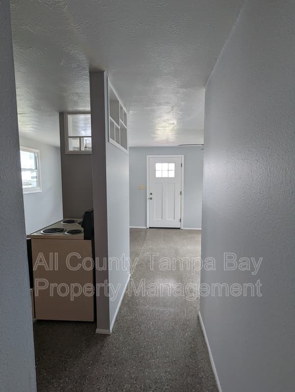 Tampa House: 6021 W Hanna