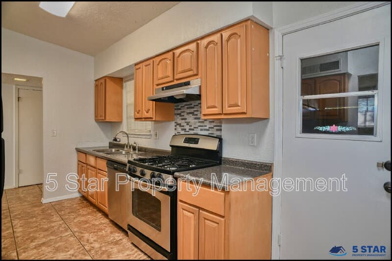 El Paso House: 10648 Birthstone Drive !!