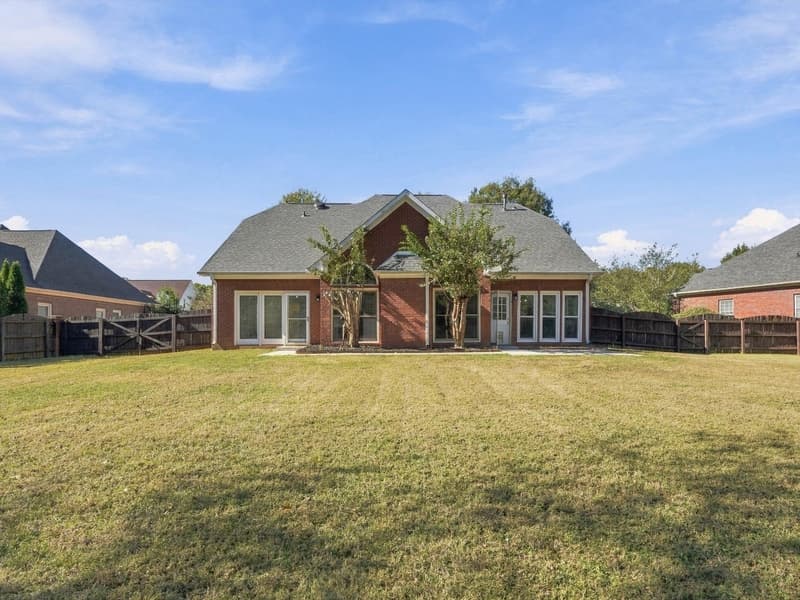 Madison House: 213 Pointe Verde Circle