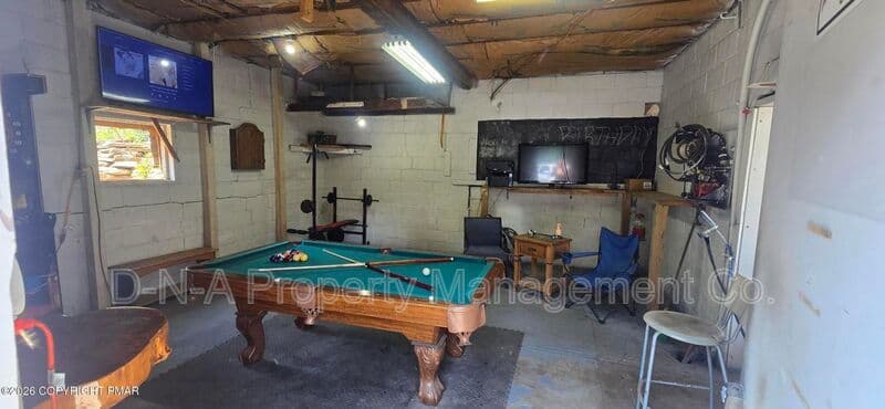 East Stroudsburg House: 135 Little Creek Lane