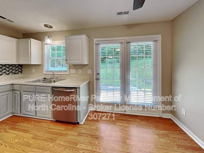 Greensboro House: 822 Banner Oak Ct