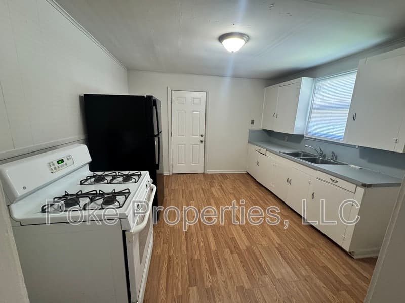 Lake Charles House: 2233 Lilly St