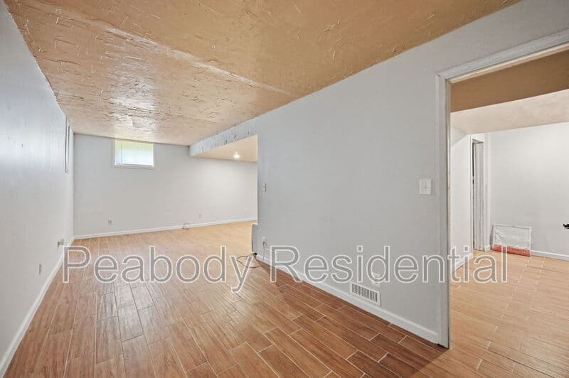 Great Falls House: 10609 Oxford Ct