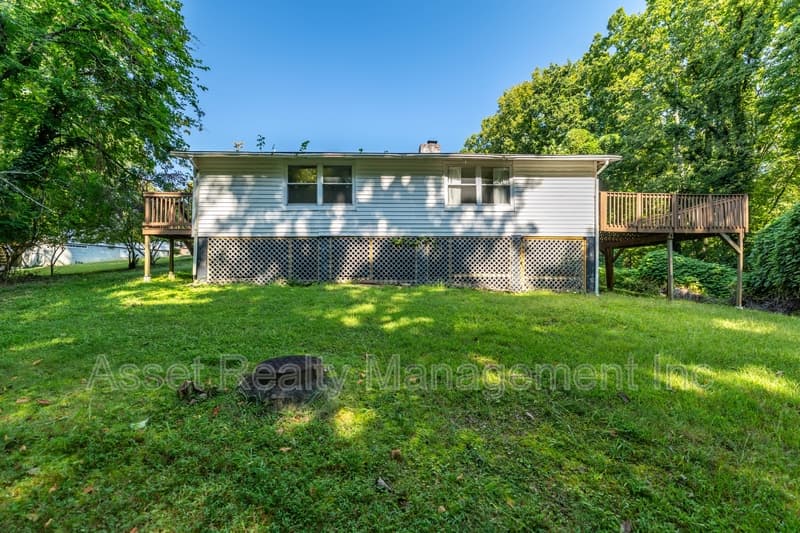 Oak Ridge House: 118 Ogontz Lane