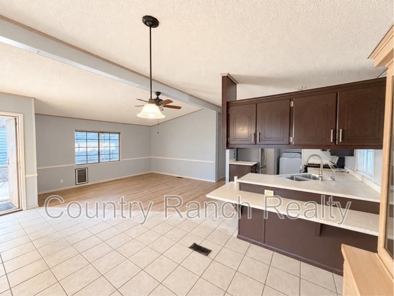 Bullhead City House: 530 Havasu Lane
