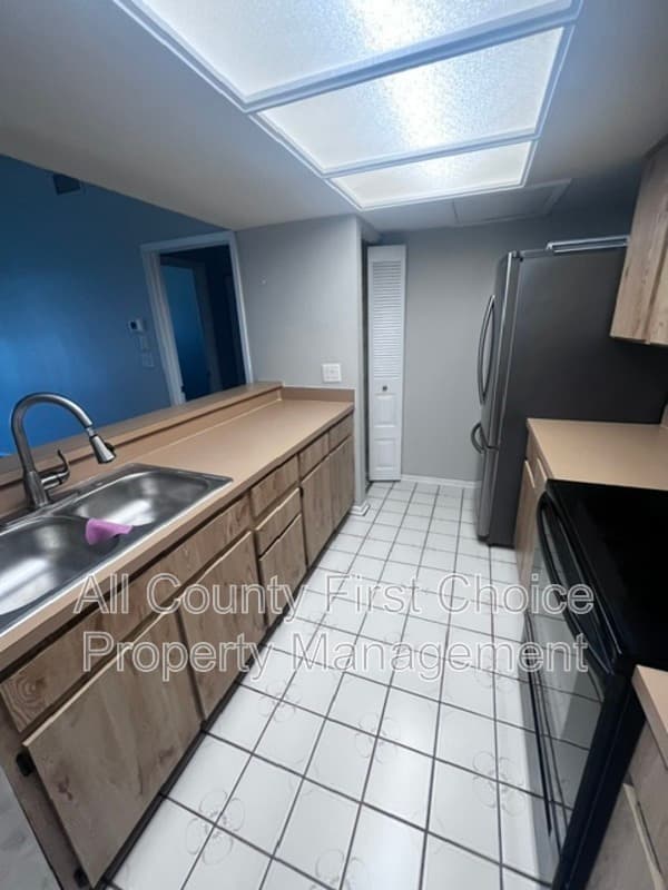 Tarpon Springs House: 39650 US 19 N