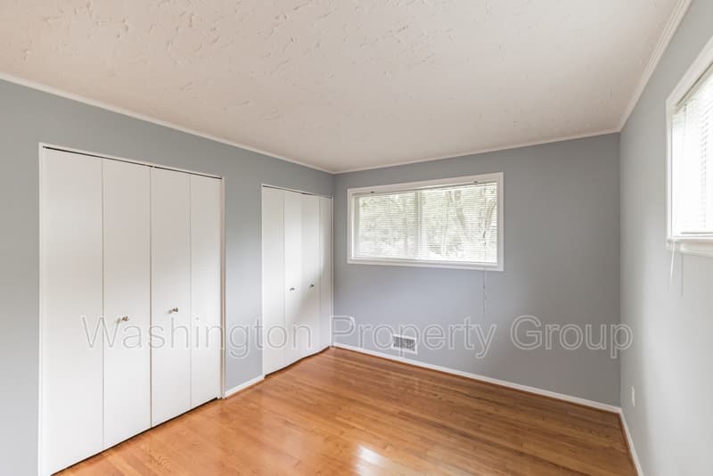 Fairfax House: 4232 Linden St