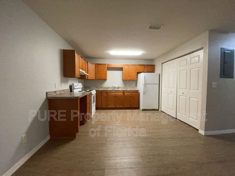 Ocala House: 3650 NE 41 Street